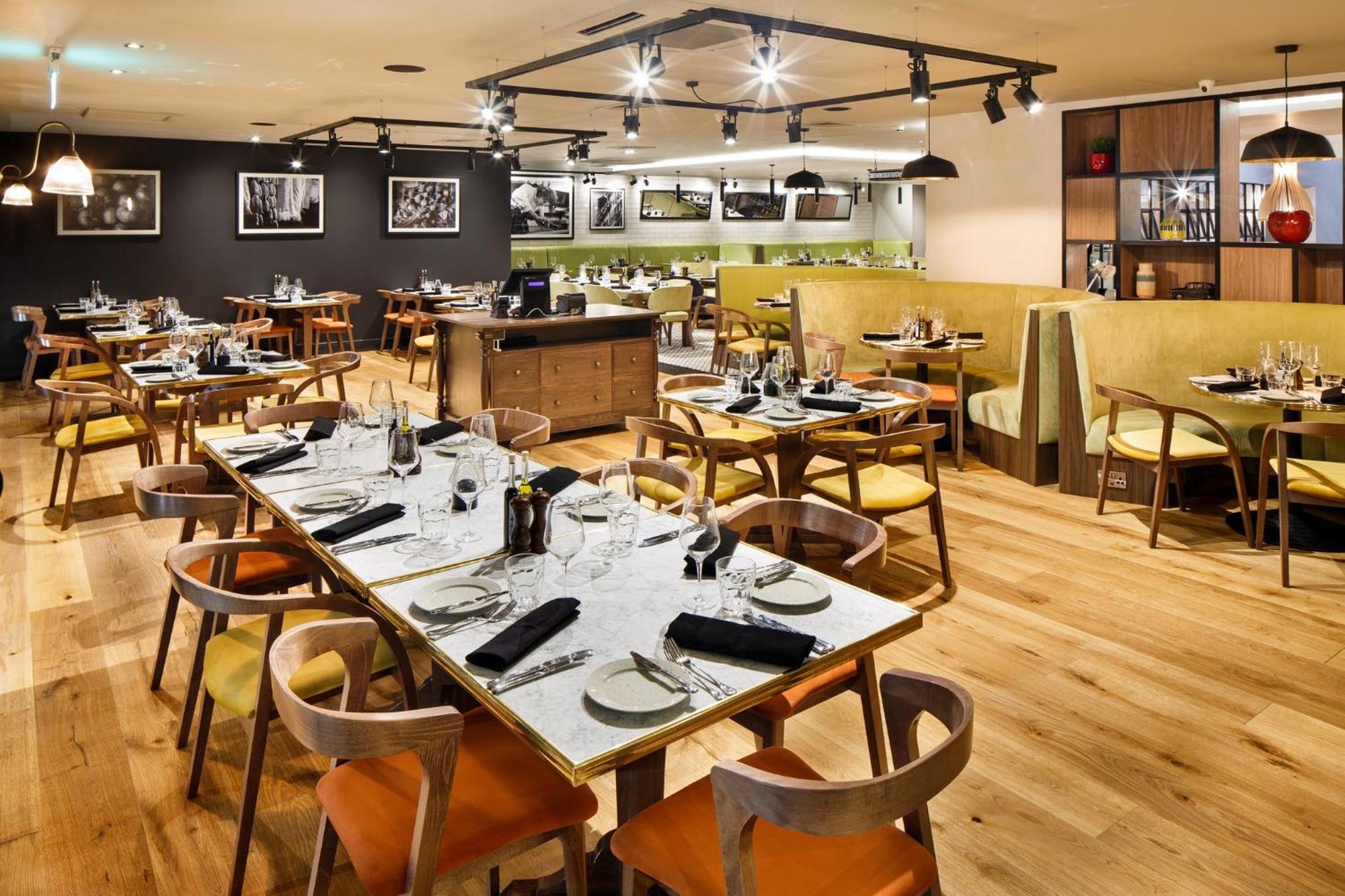 Holiday Inn Brentwood By Ihg Exterior foto