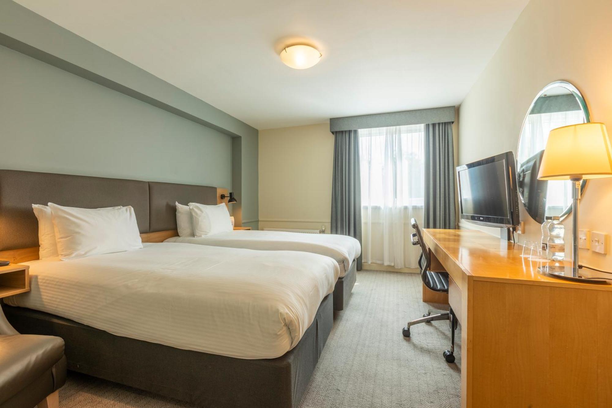 Holiday Inn Brentwood By Ihg Exterior foto